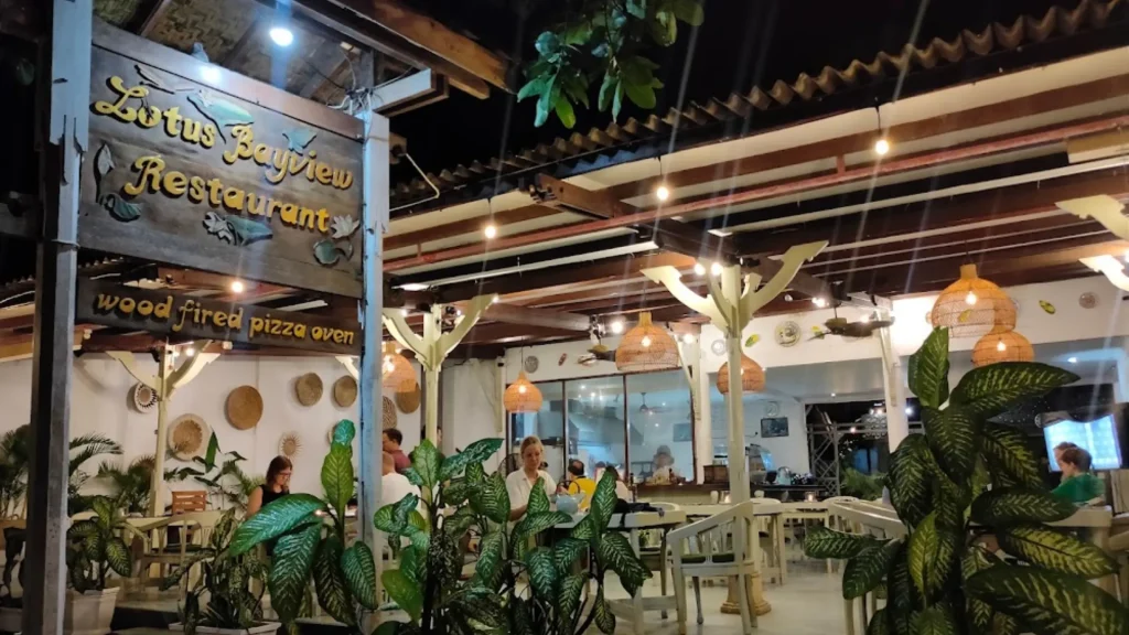 Near Senggigi Port featuring restaurants and dining options close to the harbor